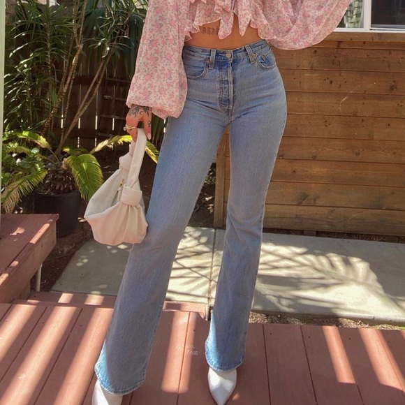 Levi’s Flare Jean - Picture 3 of 11